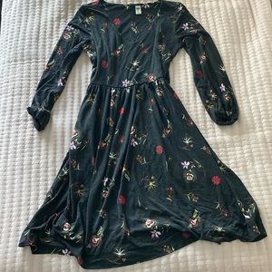 Dark grey dress with slower details